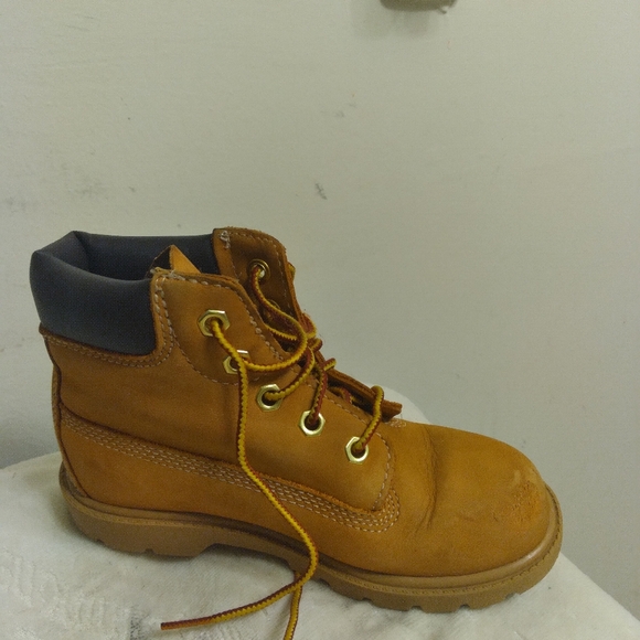 KIDS Tan Lace-Up Timberland Boots Size 11, Measures 6 Inches Inside - Picture 8 of 16